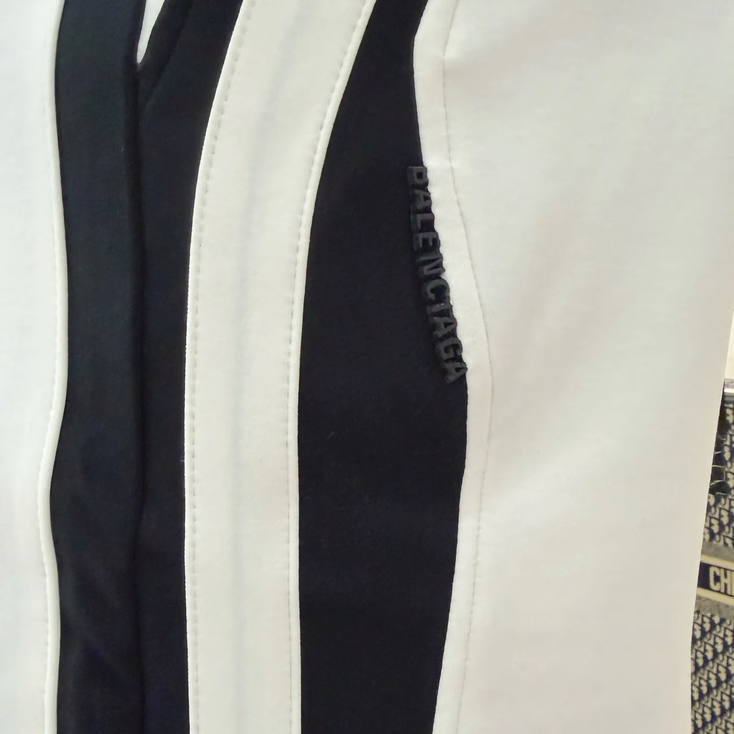 Balenciaga's three-standard complete 2026 summer New Arrival men's casual shorts, advanced custom-made Breathable fabric, Breathable fabric, extremely stretchy and comfortable, impeccable details, top-grade accessories, original logo design concept, delicate and soft feel! The upper body fit is awesome! Size: M-XXXL Please state your height and weight when ordering